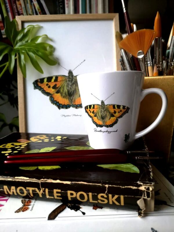 Kubek z motylem Rusałka pokrzywnik