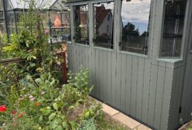 Domek narzędziowy ze szklarnią 2 w 1 – praktyczne rozwiązanie dla pasjonatów ogrodu